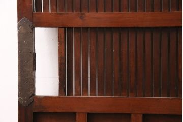 アンティーク建具　明治大正期　枡格子が重厚な雰囲気を醸しだす格子蔵戸1枚　(R-050583)