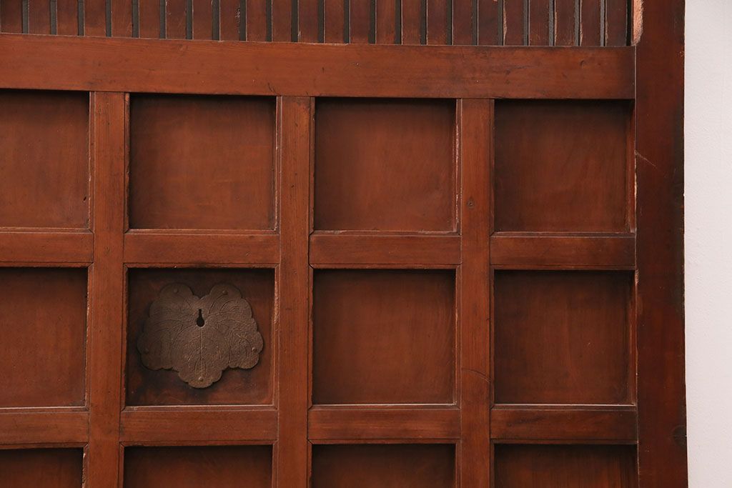 アンティーク建具　明治大正期　枡格子が重厚な雰囲気を醸しだす格子蔵戸1枚　(R-050583)