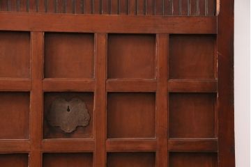 アンティーク建具　明治大正期　枡格子が重厚な雰囲気を醸しだす格子蔵戸1枚　(R-050583)