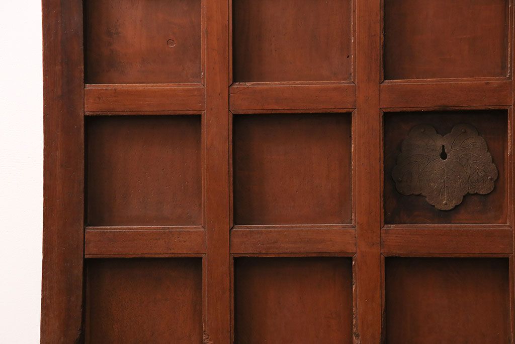 アンティーク建具　明治大正期　枡格子が重厚な雰囲気を醸しだす格子蔵戸1枚　(R-050583)