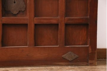 アンティーク建具　明治大正期　枡格子が重厚な雰囲気を醸しだす格子蔵戸1枚　(R-050583)