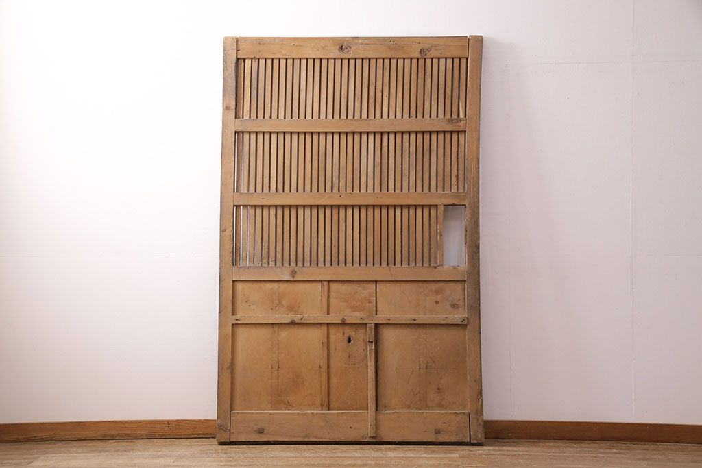 アンティーク建具　明治大正期　枡格子が重厚な雰囲気を醸しだす格子蔵戸1枚　(R-050583)