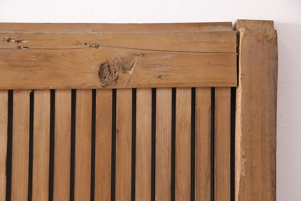 アンティーク建具　明治大正期　枡格子が重厚な雰囲気を醸しだす格子蔵戸1枚　(R-050583)