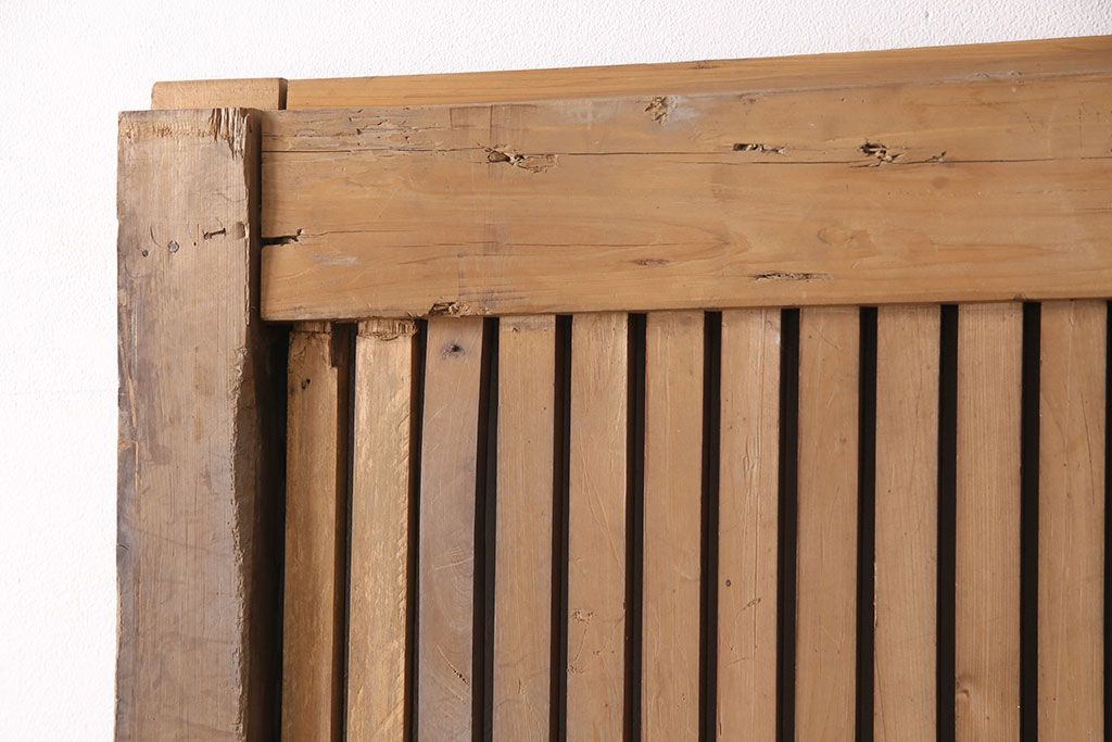 アンティーク建具　明治大正期　枡格子が重厚な雰囲気を醸しだす格子蔵戸1枚　(R-050583)