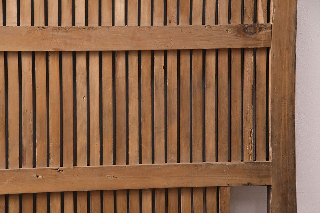 アンティーク建具　明治大正期　枡格子が重厚な雰囲気を醸しだす格子蔵戸1枚　(R-050583)