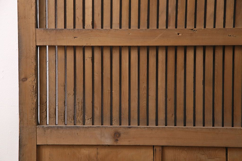 アンティーク建具　明治大正期　枡格子が重厚な雰囲気を醸しだす格子蔵戸1枚　(R-050583)