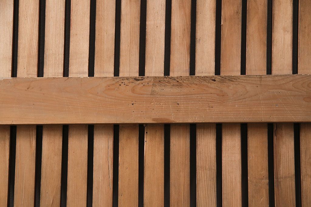 アンティーク建具　明治大正期　枡格子が重厚な雰囲気を醸しだす格子蔵戸1枚　(R-050583)