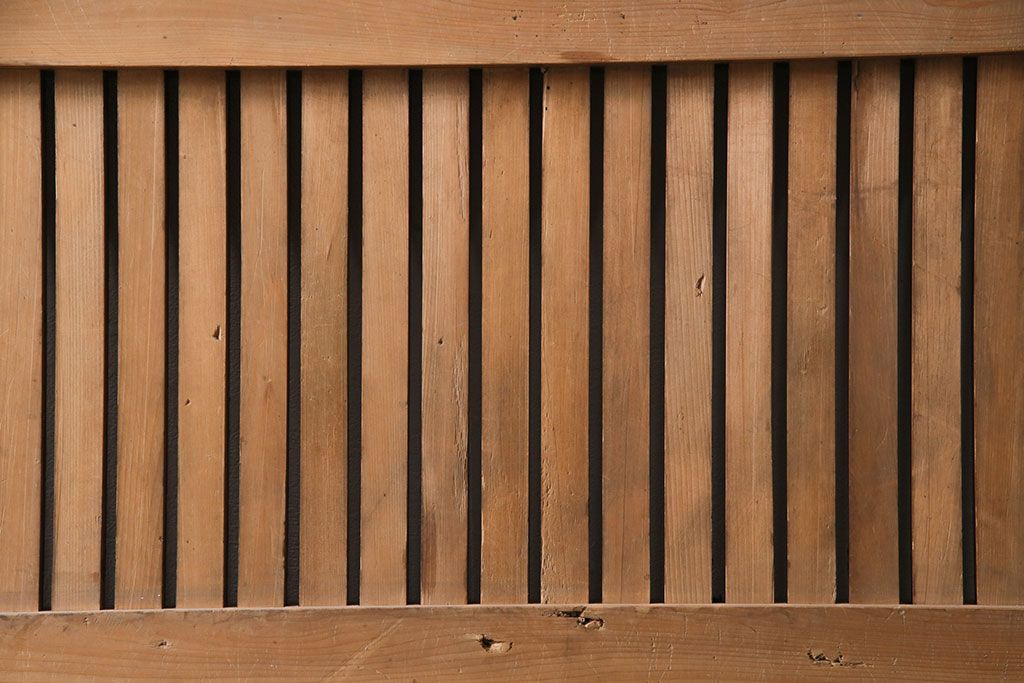 アンティーク建具　明治大正期　枡格子が重厚な雰囲気を醸しだす格子蔵戸1枚　(R-050583)