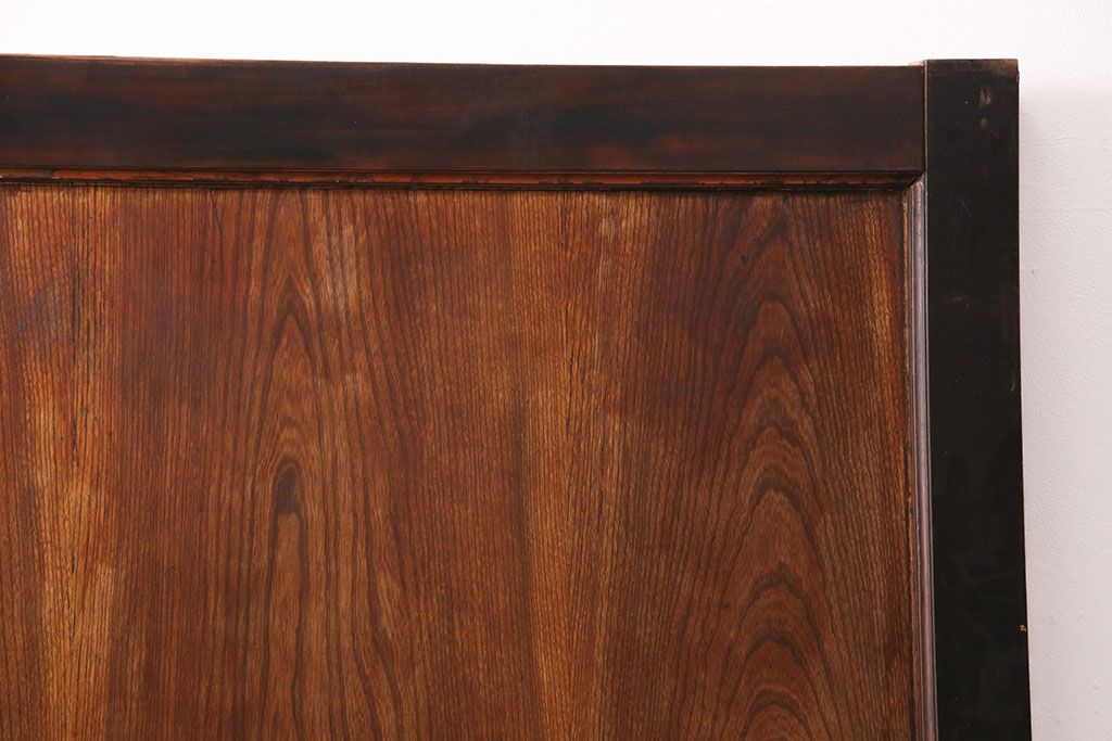 アンティーク建具　明治大正期　框ヒノキ材　ケヤキ材　虎の意匠が施された立派な金具が目を引く蔵戸(玄関戸、引き戸、建具)(R-050584)