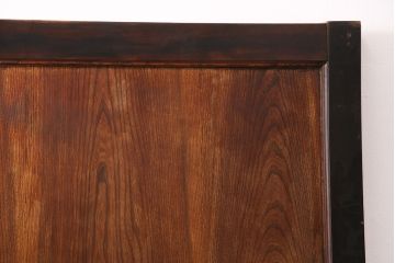 アンティーク建具　明治大正期　框ヒノキ材　ケヤキ材　虎の意匠が施された立派な金具が目を引く蔵戸(玄関戸、引き戸、建具)(R-050584)