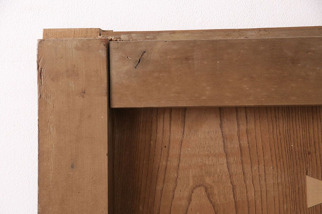 アンティーク建具　明治大正期　框ヒノキ材　ケヤキ材　虎の意匠が施された立派な金具が目を引く蔵戸(玄関戸、引き戸、建具)(R-050584)