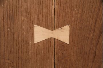 アンティーク建具　明治大正期　框ヒノキ材　ケヤキ材　虎の意匠が施された立派な金具が目を引く蔵戸(玄関戸、引き戸、建具)(R-050584)