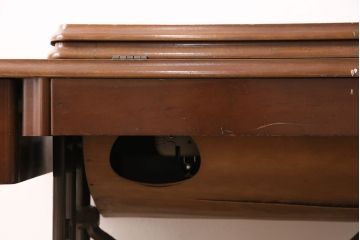 ジャンク品　mitsubishi(三菱)社　お洒落なアンティーク空間を演出するミシンテーブル(ミシン台、ディスプレイ、工業用ミシン)(R-050586)