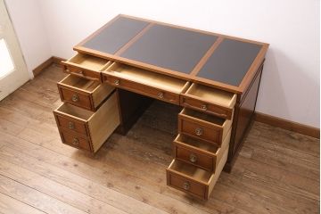 中古　DREXEL HERITAGE(ドレクセルヘリテイジ)　Triune(トライユン)　レザートップが格好いいマホガニー材製のデスク(両袖机、在宅ワーク、在宅用ワークデスク)(定価約75万円)(R-050588)