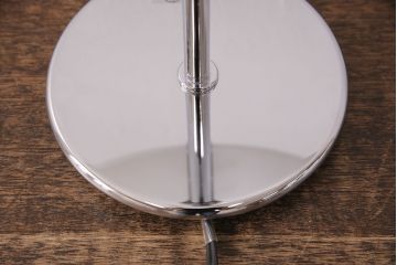 中古　IDC大塚家具　洗練されたデザインが大人空間を演出するテーブルスタンド(ナイトスタンド、スタンド照明、卓上照明)(R-050596)