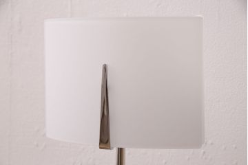 中古　IDC大塚家具　洗練されたデザインが大人空間を演出するテーブルスタンド(ナイトスタンド、スタンド照明、卓上照明)(R-050596)