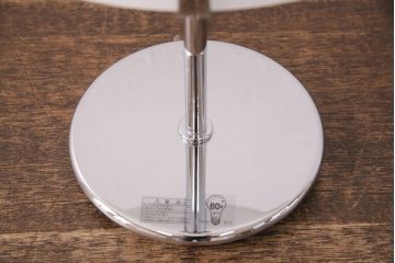 中古　IDC大塚家具　洗練されたデザインが大人空間を演出するテーブルスタンド(ナイトスタンド、スタンド照明、卓上照明)(R-050596)