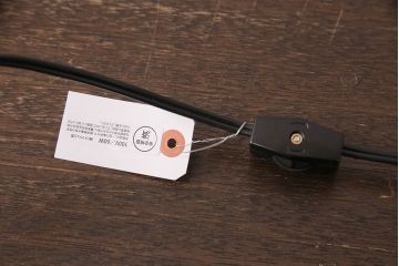 中古　IDC大塚家具　洗練されたデザインが大人空間を演出するテーブルスタンド(ナイトスタンド、スタンド照明、卓上照明)(R-050596)