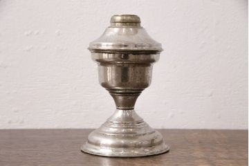 アンティーク雑貨　大正昭和初期　平芯　金属製のボディがおしゃれなオイルランプ(灯油ランプ、卓上ランプ)(R-050597)