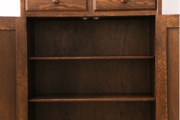 中古　三越　Brugge(ブルージュ)　ステンドグラスの扉がクラシカルな雰囲気を高めるキャビネット(食器棚、カップボード、収納棚、飾り棚)(R-050600)