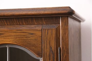 中古　三越　Brugge(ブルージュ)　ステンドグラスの扉がクラシカルな雰囲気を高めるキャビネット(食器棚、カップボード、収納棚、飾り棚)(R-050600)