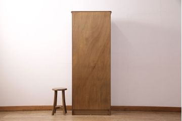 中古　三越　Brugge(ブルージュ)　ステンドグラスの扉がクラシカルな雰囲気を高めるキャビネット(食器棚、カップボード、収納棚、飾り棚)(R-050600)