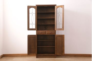 中古　三越　Brugge(ブルージュ)　ステンドグラスの扉がクラシカルな雰囲気を高めるキャビネット(食器棚、カップボード、収納棚、飾り棚)(R-050600)