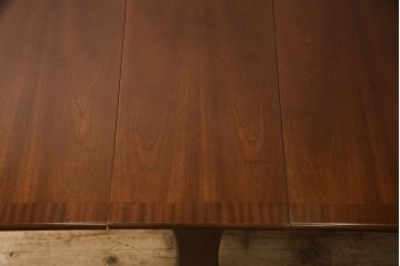 ビンテージ家具　北欧ヴィンテージ　濃い色味が上質な雰囲気を醸し出すチーク材製バタフライテーブル(エクステンションテーブル、ダイニングテーブル)(R-050602)
