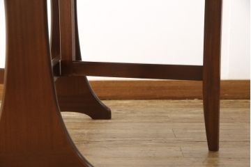 ビンテージ家具　北欧ヴィンテージ　濃い色味が上質な雰囲気を醸し出すチーク材製バタフライテーブル(エクステンションテーブル、ダイニングテーブル)(R-050602)