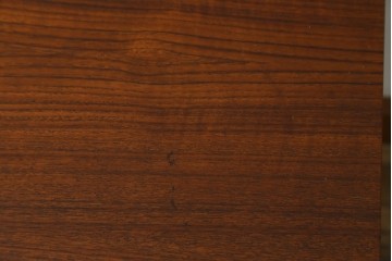 北欧ヴィンテージ　北欧家具　チーク材　キャスター付き　合皮製のソフトな引き出しが付いた、モダンな雰囲気を醸しだすオケージョナルテーブル　(R-050604)