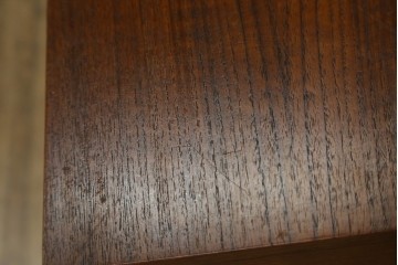 北欧ヴィンテージ　北欧家具　チーク材　キャスター付き　合皮製のソフトな引き出しが付いた、モダンな雰囲気を醸しだすオケージョナルテーブル　(R-050604)