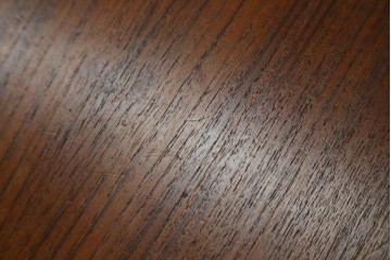北欧ヴィンテージ　北欧家具　チーク材　キャスター付き　合皮製のソフトな引き出しが付いた、モダンな雰囲気を醸しだすオケージョナルテーブル　(R-050604)