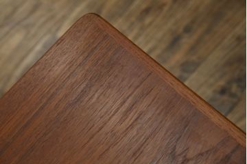北欧ヴィンテージ　シンプルでスタイリッシュなチーク材製のセンターテーブル(リビングテーブル、コーヒーテーブル、ビンテージ)(R-050608)