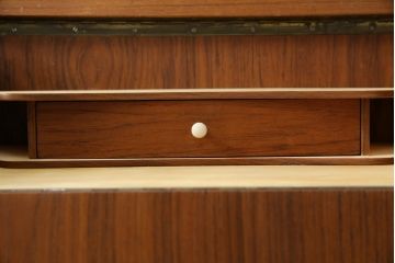北欧ヴィンテージ　チーク材　コンパクトなサイズが嬉しいスタイリッシュなドレッシングチェスト(ドレッサー、鏡台、引き出し、ビンテージ)(R-050610)