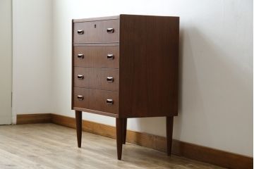 北欧ヴィンテージ　チーク材　コンパクトなサイズが嬉しいスタイリッシュなドレッシングチェスト(ドレッサー、鏡台、引き出し、ビンテージ)(R-050610)