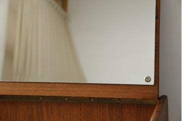 北欧ヴィンテージ　チーク材　コンパクトなサイズが嬉しいスタイリッシュなドレッシングチェスト(ドレッサー、鏡台、引き出し、ビンテージ)(R-050610)