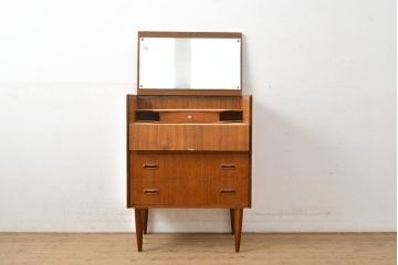 北欧ヴィンテージ　チーク材　コンパクトなサイズが嬉しいスタイリッシュなドレッシングチェスト(ドレッサー、鏡台、引き出し、ビンテージ)(R-050610)