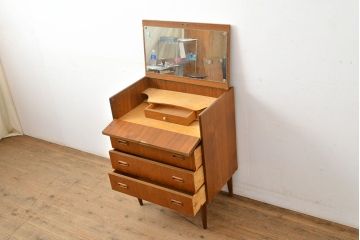 北欧ヴィンテージ　チーク材　コンパクトなサイズが嬉しいスタイリッシュなドレッシングチェスト(ドレッサー、鏡台、引き出し、ビンテージ)(R-050610)