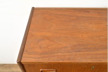 北欧ヴィンテージ　チーク材　コンパクトなサイズが嬉しいスタイリッシュなドレッシングチェスト(ドレッサー、鏡台、引き出し、ビンテージ)(R-050610)