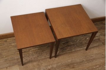 ヴィンテージ家具　北欧家具　北欧ビンテージ　チーク材　ナチュラルモダンな空間を演出する格納式ネストテーブル(サイドテーブル、カフェテーブル)(R-050613)