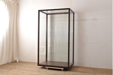 中古　美品　国産　栗材　片開き戸　手造りの木製ガラスケース(Gケース、ショーケース、店舗什器、飾り棚、陳列棚)(R-050616)