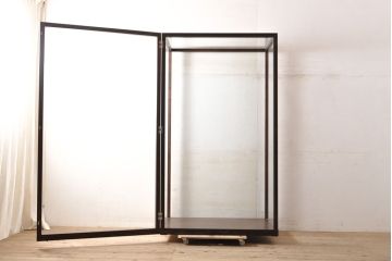 中古　美品　国産　栗材　片開き戸　手造りの木製ガラスケース(Gケース、ショーケース、店舗什器、飾り棚、陳列棚)(R-050616)