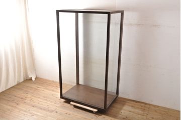 中古　美品　国産　栗材　片開き戸　手造りの木製ガラスケース(Gケース、ショーケース、店舗什器、飾り棚、陳列棚)(R-050616)