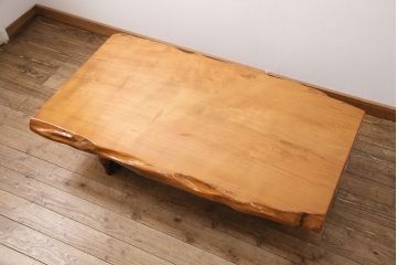 中古　民芸家具　小杉(屋久杉)の一枚板を使用した、存在感のある座卓(ローテーブル)(R-050618)