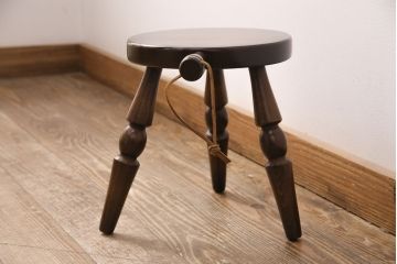 ビンテージ家具　飛騨産業　キツツキ　持ち手がついたデザインが目を引くミルクスツール(花台、板座チェア、丸椅子、ヴィンテージ)(R-050620)