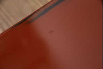 中古　美品　高級品　曙塗り(あけぼのぬり)　漆の朱赤が和の趣を高める文机(座机、片袖机)(定価約35万円)(R-050621)