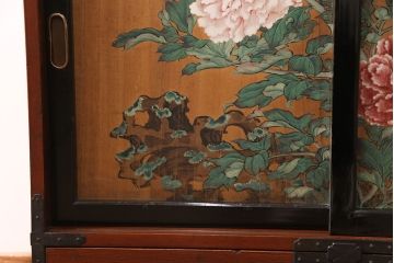 和製アンティーク　明治期　湘城　妻一離?作　日本の美が感じられる、牡丹図が美しい時代戸棚(板絵、湖城、収納棚、時代箪笥)(R-050623)