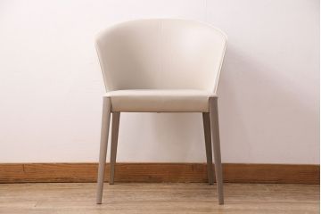 中古　展示品　極美品　arflex(アルフレックス)　FLUTE(フルーテ)　レザーグレード2　パイピングがアクセントになっているダイニングチェア(アームチェア)(定価約19万円)(R-050626)