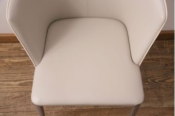 中古　展示品　極美品　arflex(アルフレックス)　FLUTE(フルーテ)　レザーグレード2　パイピングがアクセントになっているダイニングチェア(アームチェア)(定価約19万円)(R-050626)