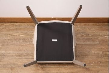 中古　展示品　極美品　arflex(アルフレックス)　FLUTE(フルーテ)　レザーグレード2　パイピングがおしゃれなアクセントになっているダイニングチェア(アームチェア)(定価約19万円)(R-050633)